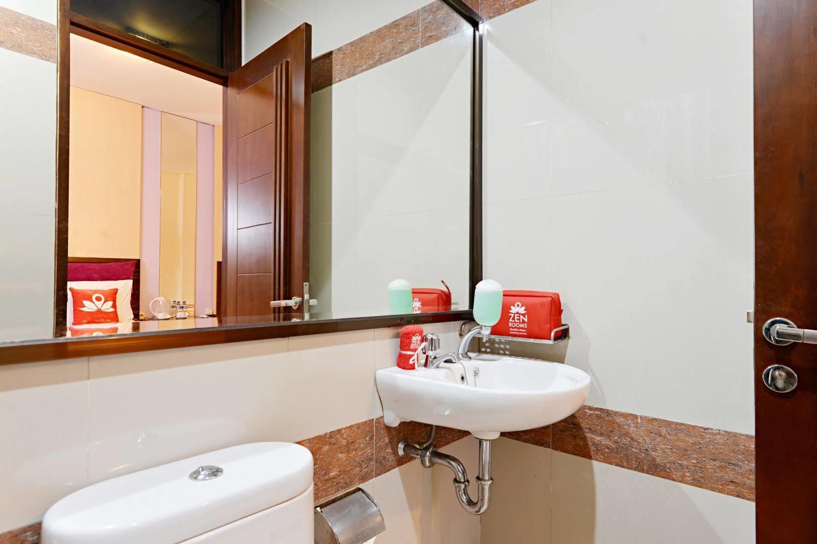 Zen Rooms Riau Natuna Bandung Exteriér fotografie